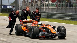 Spyker - Doppelausfall in Malaysia. Das neue Aero-Paket brachte noch nicht den erwünschten Erfolg, es fehlten die Daten. In Bahrain soll alles besser werden., Foto: Sutton