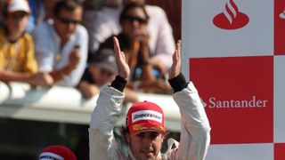 Sport: "Hamilton, da hast Du es! Alonso fährt in Monza seine Konkurrenten in Grund und Boden.", Foto: Sutton