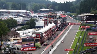 Nach der Sommerpause steht mit dem Großen Preis von Belgien einer der Klassiker der Saison auf dem Programm. Motorsport-Magazin.com verrät, was sich bei den letzten zehn Rennen auf der spektakulären Ardennen-Bahn ereignet hat., Foto: Sutton