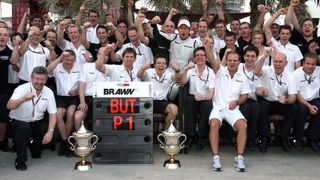 Le Parisien: "Button holt seine Zinsen bei den Scheichs ab. Seine Mannschaft zeigte eine echte Strategiedemonstration.", Foto: Sutton