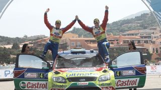 Jari-Matti Latvala: "Es war kein einfaches Wochenende als Erster auf der Strecke zu sein und ich bin erstaunt, aber erfreut, dass es zum Sieg gereicht hat. Ich dachte, dass mich Mikko an diesem Morgen überholen würde. Der Staub war eine Überraschung und ich hatte Glück damit. Es ist ein sehr wichtiger Sieg für mich, nachdem ich seit meinem ersten Sieg viele Rückschläge einstecken musste. Ich möchte Malcolm Wilson für sein Vertrauen danken. Wir haben hier eine neue Evolutionsstufe des Jari- Matti gesehen.", Foto: Sutton