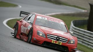 Mathias Lauda, Startplatz 19: Als ich
zu meiner letzten schnellen Runde aus der Box fuhr, kam ich direkt hinter
Ralf Schumacher auf die Strecke. Ich konnte ihn auf dieser kurvenreichen
Strecke nicht gleich überholen und verbesserte meine Zeit leider nicht
weiter., Foto: DTM