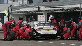 Tom Kristensen, disqualifiziert: Es war lange Zeit ein perfektes Wochenende. Es begann mit der Bestzeit im Freien Training. Im Qualifying haben wir im Regen um die besten vier Startplätze gekämpft. Im Warm-up war ich Schnellster. Als ich dann noch in den ersten Rennrunden auf Platz zwei lag, sah wirklich alles gut aus. Das Tempo war da. Hätte man mich ganz früh gestoppt, hätte ich sogar Erster sein können. So folgte ein schöner Kampf mit Bruno Spengler. Leider gab es kurz vor Ende Probleme mit den Hinterreifen. Fünf oder sechs Runden vor Schluss ging ein Reifen kaputt. Ich wollte das Fahrzeug so in die Boxen bringen, dass ich es nicht beschädigte oder andere gefährdete. Deshalb kürzte ich die Strecke nach Kurve drei ab. Dafür bekam ich die schwarze Flagge – aber mein Rennen war ohnehin vorbei., Foto: Sutton