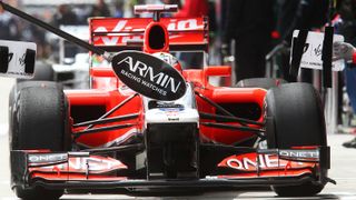 Timo Glock: Der Virgin-Pilot merkte auf dem Weg in die Startaufstellung, dass ihm der fünfte Gang fehlte, also steuerte er zurück an die Box. "Es war ein kurzes Rennen für mich", erklärte ein enttäuschter Glock. "Es war schon frustrierend als ich merkte, dass es ein Problem mit dem fünften Gang gab. Das Team hat einen unglaublichen Job gemacht, um mich zurück ins Rennen zu bringen, aber es war einfach nicht möglich." , Foto: Sutton