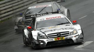 Toto Wolff, Mercedes-Benz Motorsportchef:
"Das Rennen auf dem Norisring gehört zu den Höhepunkten jeder DTM-Saison und ich könnte mir kaum einen besseren Ort als die Traditionsstrecke am Dutzendteich vorstellen, um das 25-jährige DTM-Jubiläum von Mercedes-Benz zu feiern. In diesen 25 Jahren seit dem werksseitigen Einstieg in die DTM hat Mercedes-Benz viele Siege auf dem Norisring erzielt, zuletzt zehn in Folge. Umso schöner wäre es, wenn wir zu unserer Jubiläumsfeier diese Serie fortsetzen und an den Sieg von Gary Paffett beim zurückliegenden Rennen auf dem Lausitzring anknüpfen könnten. Mit Gary, Christian Vietoris und Robert Wickens standen in diesem Jahr bereits drei unserer sechs Fahrer auf dem Podium und auch die anderen drei haben gezeigt, dass sie das Potential für Top-Ergebnisse besitzen. Ganz besonders freue ich mich auf ein Wiedersehen mit vielen Fahrern aus den vergangenen zweieinhalb Jahrzehnten DTM-Geschichte, die bei einer Mercedes-Benz Fahrerparade in ihren historischen DTM-Fahrzeugen schöne Erinnerungen an tolle vergangene DTM-Epochen wecken."
, Foto: DTM