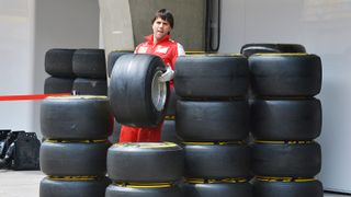 In Shanghai gibt es einige schnelle Kurven, in denen die Fahrer extrem beschleunigen. In diesen Passagen haben sie in dieser Saison den größten Nutzen vom zusätzlichen Drehmoment ihrer Motoren. Besonders in den Kurven 3 und 4, 7 und 8 sowie 12 und 13 ist die maximale Beschleunigung erforderlich. Doch ebenso wichtig ist das richtige Motor-Management, um ein Durchdrehen der Räder und daraus resultierende Reifenschäden zu verhindern., Foto: Sutton