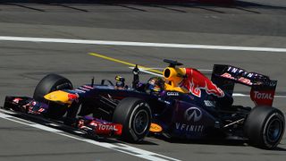 Sebastian Vettel: Die Leute im Auto jubeln zu hören ist etwas ganz Besonderes. Ich habe das sehr genossen und bin noch nie so langsam gefahren wie in dieser Auslaufrunde. Diesen Tag werde ich nie mehr vergessen. Es hat richtig Spaß gemacht gegen Kimi zu fahren. Ich habe gespürt, wie er näher kommt und Druck gemacht hat. Die Lotus waren unglaublich schnell und ich musste jede Runde voll pushen., Foto: Sutton