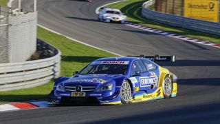Gary Paffett, 9. Platz: "Gratulation an Mike Rockenfeller zum Gewinn des DTM-Meistertitels. Er ist eine fantastische Saison gefahren und hat den Titel verdient. Wir haben versucht, ihn zu schlagen, aber leider hat es nicht geklappt. Der neunte Platz ist ein enttäuschendes Ergebnis für mich, aber von Startposition zwölf war nicht viel mehr drin. Wir wählten eine recht aggressive Strategie mit zwei frühen Boxenstopps, weil wir wussten, dass das Überholen auf dieser Strecke ziemlich schwierig sein würde, erst recht ohne die Hilfe von DRS. Diese Taktik ging zunächst gut auf und brachte mir einige Positionsgewinne ein, aber gegen Ende meines langen Schlussstints hatte ich leider nicht mehr genügend Grip, um mich weiter zu verbessern. Mit einer besseren Startposition hätte ich an der Spitze mitkämpfen können. Für das Saisonfinale bei unserem Heimrennen in Hockenheim wünsche ich mir nun, wieder vorne dabei zu sein und die Saison mit einem Erfolgserlebnis zu beenden." , Foto: DTM