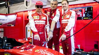 Der 900. Grand Prix der Scuderia veranlasst die Ferrari-Boys zu verschiedenen Emotionen: Kimi-Cool, Arriva-Böse und Strahle-Seb, Foto: Ferrari