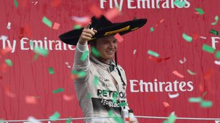 Nico Rosberg konnte beim Großen Preis von Mexiko erstmals wieder vom Siegerpodest jubeln. Der letzte Sieg in Österreich lag bereits mehr als vier Monate zurück. Für den Mercedes-Piloten war es der vierte Triumph in dieser Saison., Foto: Sutton