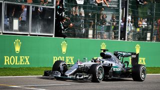 The Times (England): "Hamilton stürmt 18 Plätze nach vorne und ist der wahre Sieger. Der Brite wird Dritter und trotzt allen Strafen.", Foto: Sutton