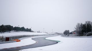 Let it snow: Die Formel-1-Wintertestfahrten in Barcelona werden 2018 ihrem Namen so richtig gerecht. Nach klirrender Kälte, Regen und ersten Flocken an den ersten beiden Tagen schneite es am dritten Tag so richtig. Nicht die erste weiße Erfahrung für die F1. Eine Abriss kurioser Momente., Foto: LAT Images