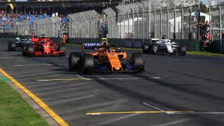 Der erste Trainingstag der Formel 1 beim Australien GP 2018 ist absolviert und die Teams waren traditionell fleißig, denn in Melbourne durften sie zum ersten Mal guten Bedingungen ihre Autos testen. Motorsport-Magazin.com vergleicht alle Teams im Team-für-Team-Check., Foto: Sutton Der erste Trainingstag der Formel 1 beim Australien GP 2018 ist absolviert und die Teams waren traditionell fleißig, denn in Melbourne durften sie zum ersten Mal guten Bedingungen ihre Autos testen. Motorsport-Magazin.com vergleicht alle Teams im Team-für-Team-Check., Foto: Sutton