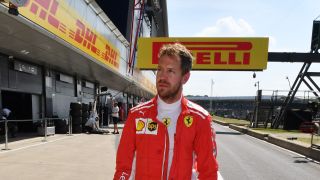 Eine Fotostrecke von MSM-Redakteur Manuel Schulz:
Die ungewohnten Bedingungen in Silverstone können an diesem Wochenende für viel Spannung sorgen, denn die hohen Temperaturen in Kombination mit dem extrem schnellen Kurs sind eine besondere Belastung für die Reifen. Mercedes dürfte auf eine Runde kaum zu schlagen sein, aber Ferrari war in den Longruns stark. Die Analyse der Teams: Training kompakt., Foto: Sutton