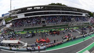 Eine Fotostrecke von MSM-Redakteur Florian Becker: In Brasilien ging mal wieder richtig die Post ab. Die drei Top-Teams begegneten sich in Interlagos auf Augenhöhe und sorgten für einen spannenden Grand Prix. Noch mehr Spannungen gab es bei den erhitzten Gemütern einiger Protagonisten. Bei Verstappen, Ocon und Hartley (ja, der hatte auch mal was zu sagen) gab es böses Blut. Die deutsche Delegation sorgte mit Vettel und Hülkenberg für die humoristischen Einlagen. Die besten Sprüche vom Wochenende in Sao Paulo. , Foto: Sutton
