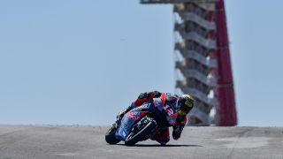 1. Tom Lüthi (Dynavolt Intact GP, Kalex): Erster Sieg für Tom Lüthi nach der Rückkehr in die Moto2! Bereits am Start geht er von Platz vier aus an Sam Lowes und Marcel Schrötter vorbei und liegt somit auf dem zweiten Rang. Mehrmals versucht er in der Folge, am Führenden Alex Marquez vorbeizugehen, zunächst aber ohne Erfolg. Erst in Runde neun kann er die Spitze übernehmen, von da an lässt Lüthi aber nichts mehr anbrennen und fährt einen souveränen Sieg in. , Foto: Dynavolt Intact GP/Fritz Glänzel