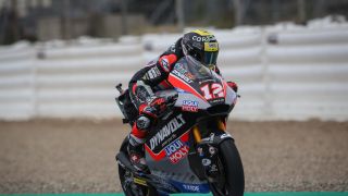 4. Thomas Lüthi (Dynavolt Intact GP, Kalex): Ordentlich nach vorne ging es am Start für Thomas Lüthi, er arbeitete sich von P8 auf P3. Am Pons-Duo Baldassarri und Fernandez konnte Lüthi nur in den ersten Runden dranbleiben. Stattdessen musste sich der Schweizer nach hinten orientieren: Die Verfolgergruppe holte ihn ein, wenig später ging Jorge Navarro an Lüthi vorbei. Den vierten Rang brachte der Dynavolt-Intact-GP-Pilot aber sicher nach Hause. , Foto: Tobias Linke