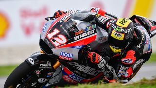 3. - Tom Lüthi (Dynavolt Intact GP, Kalex): In der Startphase kann Lüthi gegen Xavi Vierge eine Position gutmachen, doch der kontert direkt. In Runde drei startet Lüthi erneut einen Angriff und geht auch vorbei, doch Vierge kontert erneut. In der Folgerunde klappt es an selber Stelle aber und Lüthi ist neuer Vierter. 0,8 Sekunden fehlen ihm zu diesem Zeitpunkt auf das Spitzentrio Binder, Marquez und Nagashima. Durch Kämpfe um die Führung findet Lüthi bis zur achten Runde den Anschluss. Durch einen Fehler von Nagashima schnappt er sich direkt Rang drei. Am zweitplatzierten Alex Marquez beißt er sich aber die Zähne aus und muss sich mit P3 begnügen. Damit ist auch seine WM-Chance weg, Marquez neuer Weltmeister., Foto: Dynavolt Intact GP