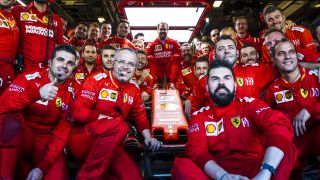 Die Pressestimmen zum Großen Preis von Abu DhabiLewis Hamilton beendet die Saison mit Stil: Er fährt einen ungefährdeten Start-Ziel-Sieg ein. Ferrari hat erneut keine Chance auf den Sieg. Die Scuderia muss im Winter "hart arbeiten". Es wird nicht reichen, "lediglich am Auto zu arbeiten" - die Pressestimmen., Foto: Ferrari