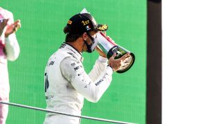 Die Pressestimmen zum Großen Preis von ItalienPierre Gasly gewinnt in Monza! Der Wahnsinns-GP verzückt die internationale Presse, die den Debüt-Sieger gebührend feiert. In Spanien mischt sich darunter Wehmut - wegen des Beinahe-Triumpfes von Carlos Sainz. In Italien kann man außerdem das Doppel-Desaster bei Ferrari natürlich nicht ignorieren, da wird wieder nachgetreten., Foto: LAT Images