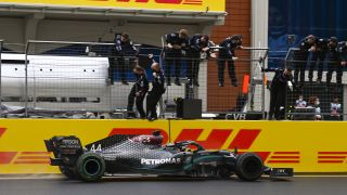 Lewis Hamilton hat in Istanbul seinen 94. Sieg in der Formel 1 und zugleich seinen siebten WM-Titel eingefahren. Der Mercedes-Fahrer gab nicht nur auf der Strecke den Ton an, sondern auch in der Berichterstattung nach dem Türkei GP., Foto: LAT Images