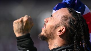 The Guardian (Großbritannien): "Das war Sport mit Emotion wie es im Buche steht, die perfekte Bühne für das perfekte Drama, ein intensives, packendes Theaterstück, das den Protagonisten zum ersten Mal in seiner Karriere zu Tränen rührte und wahrscheinlich alle, außer die härtesten Herzen, ähnlich berührte.", Foto: Mercedes-AMG